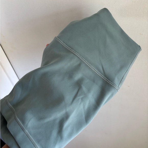 Lululemon Women's Wunder Train 4”Shorts in Light Teal Blue Size 6 - Picture 3 of 3